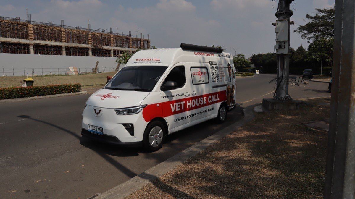 Kendaraan Vet Van tampak depan